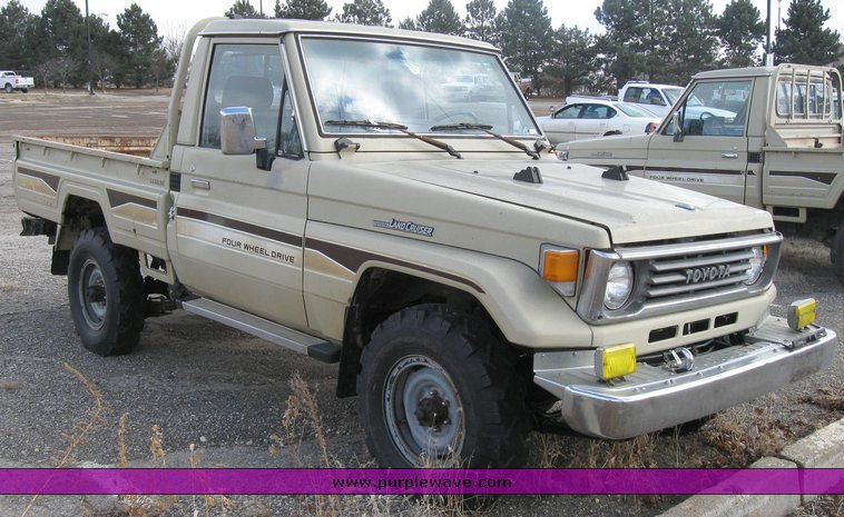 image for item 3437 1990 Toyota FJ75 Land Cruiser