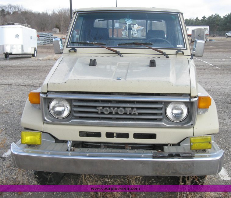 image for item 3437 1990 Toyota FJ75 Land Cruiser