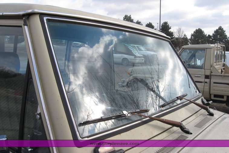 image for item 3437 1990 Toyota FJ75 Land Cruiser