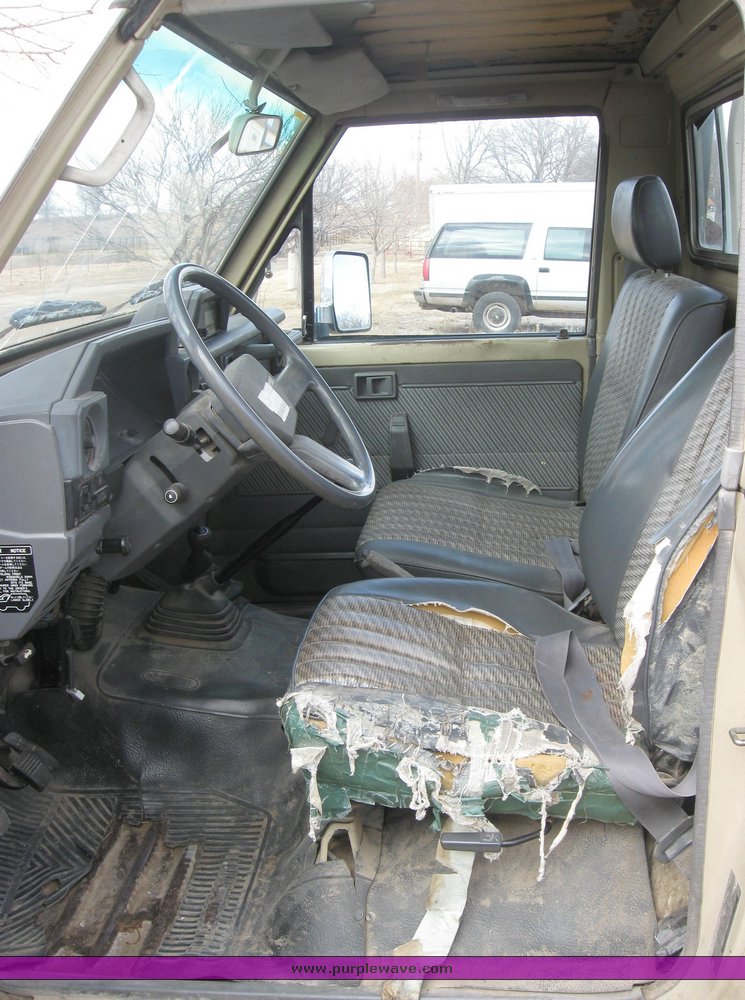 image for item 3437 1990 Toyota FJ75 Land Cruiser