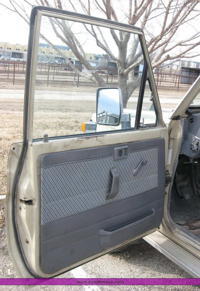 image for item 3437 1990 Toyota FJ75 Land Cruiser