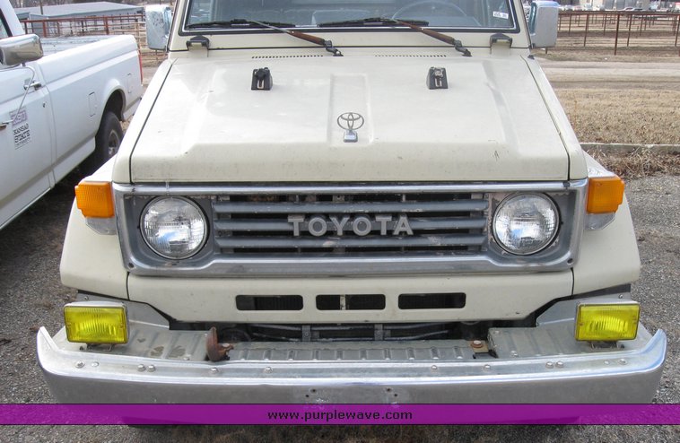 image for item 3438 1990 Toyota FJ75 Land Cruiser