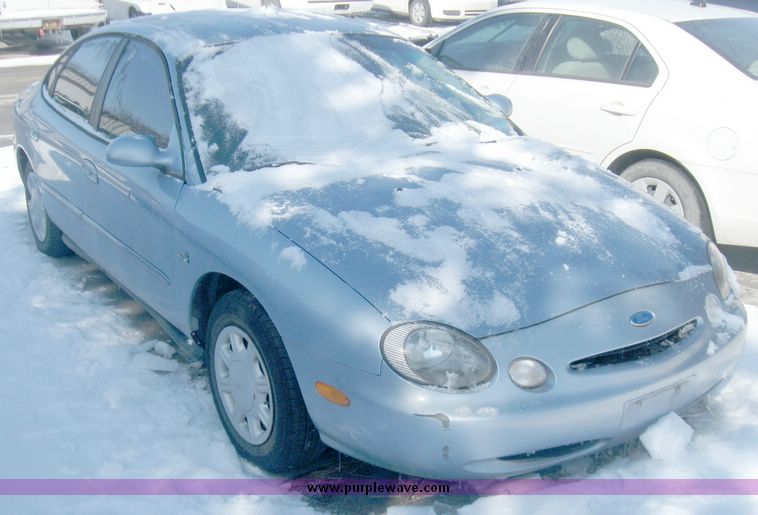 image for item 5464 1997 Ford Taurus GL