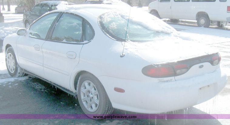 image for item 5466 1998 Ford Taurus