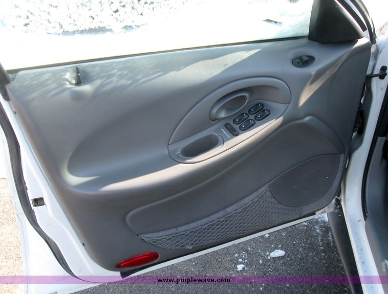 image for item 5466 1998 Ford Taurus