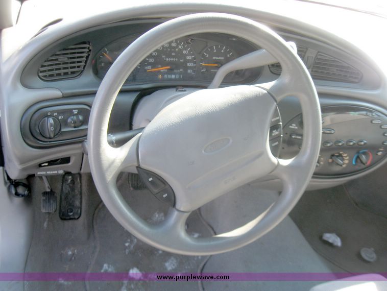 image for item 5466 1998 Ford Taurus
