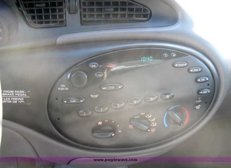 image for item 5466 1998 Ford Taurus