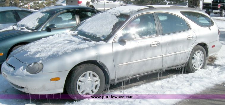 image for item 5468 1999 Ford Taurus SE station wagon