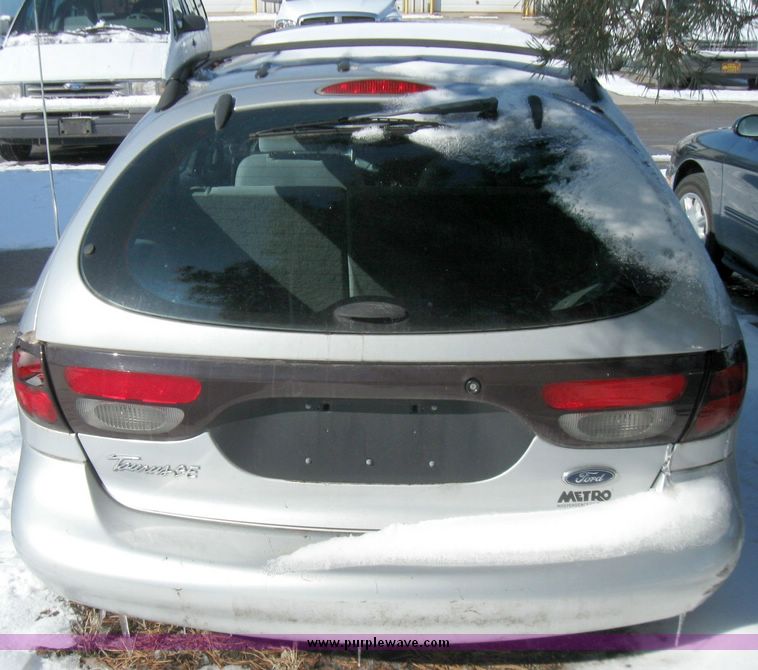 image for item 5468 1999 Ford Taurus SE station wagon