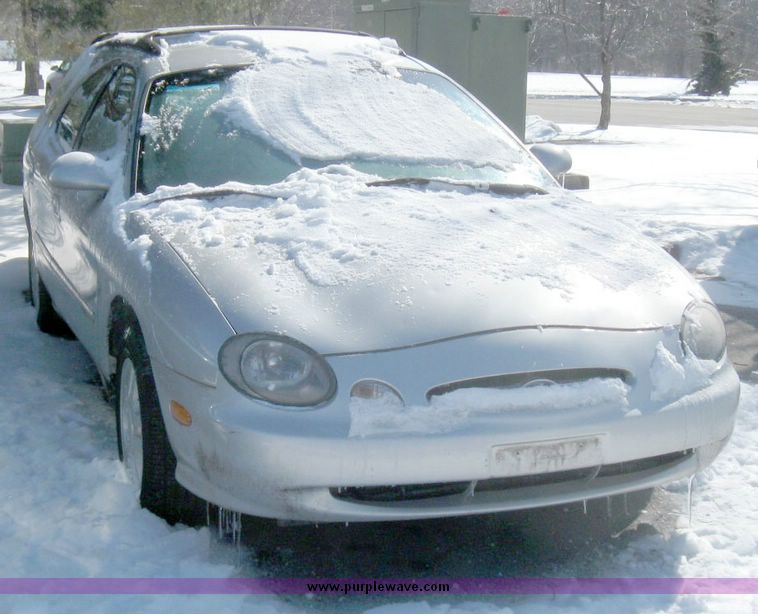 image for item 5468 1999 Ford Taurus SE station wagon