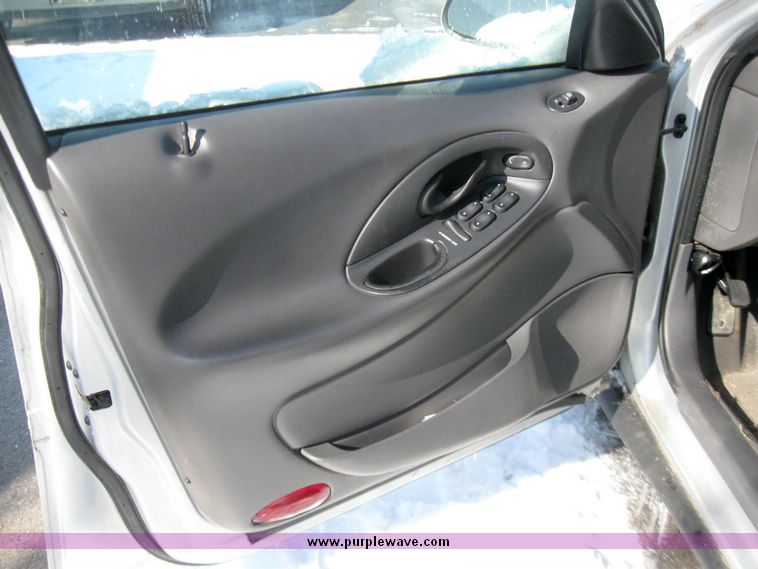 image for item 5468 1999 Ford Taurus SE station wagon