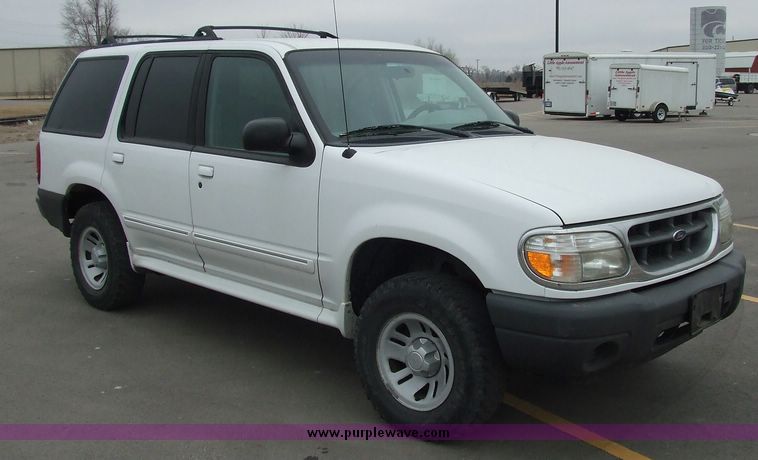 image for item 6652 2000 Ford Explorer XL