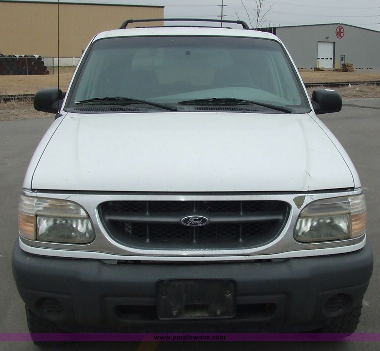image for item 6652 2000 Ford Explorer XL