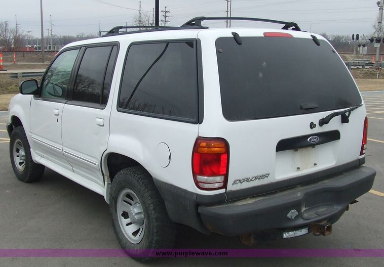 image for item 6652 2000 Ford Explorer XL
