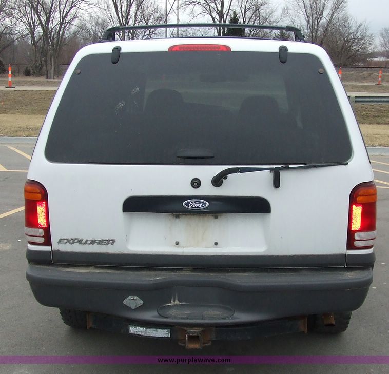 image for item 6652 2000 Ford Explorer XL