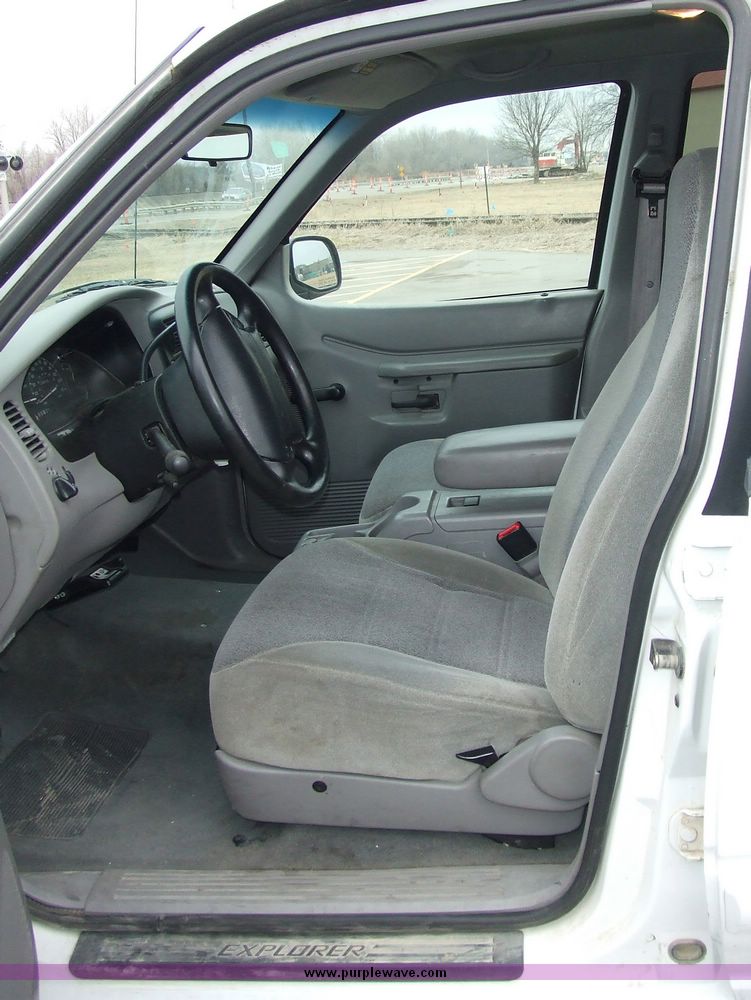 image for item 6652 2000 Ford Explorer XL