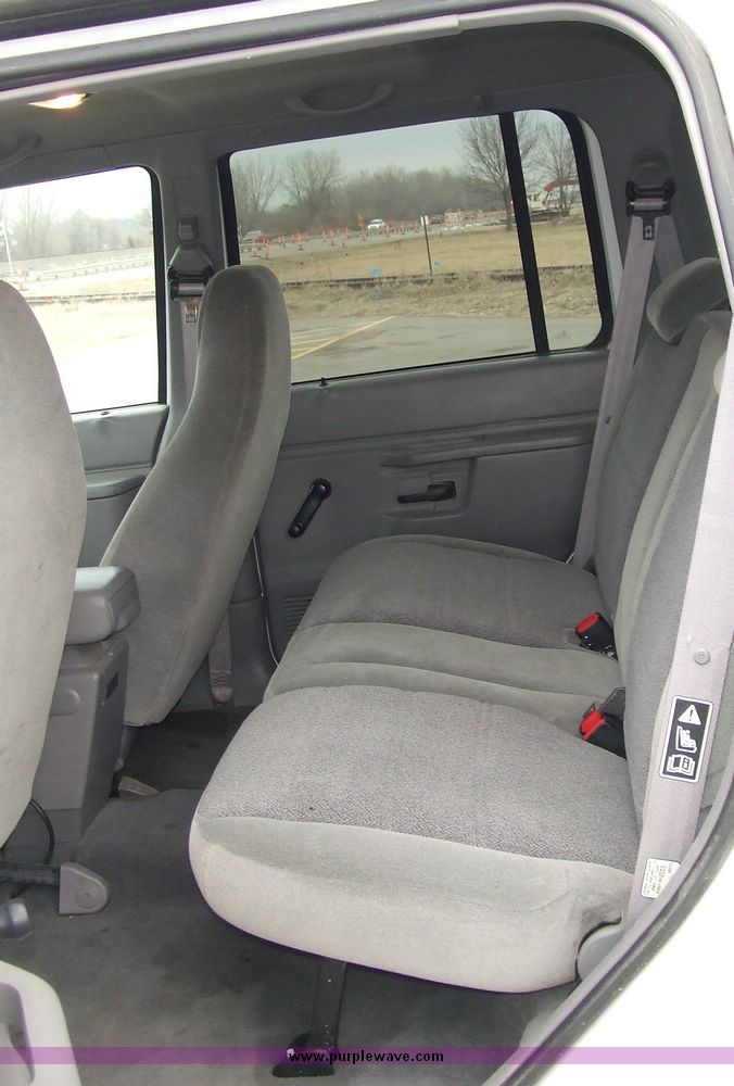 image for item 6652 2000 Ford Explorer XL