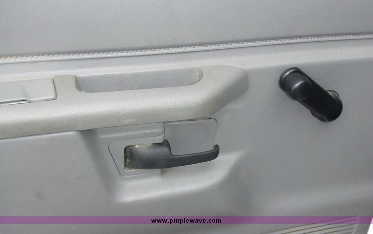 image for item 6652 2000 Ford Explorer XL