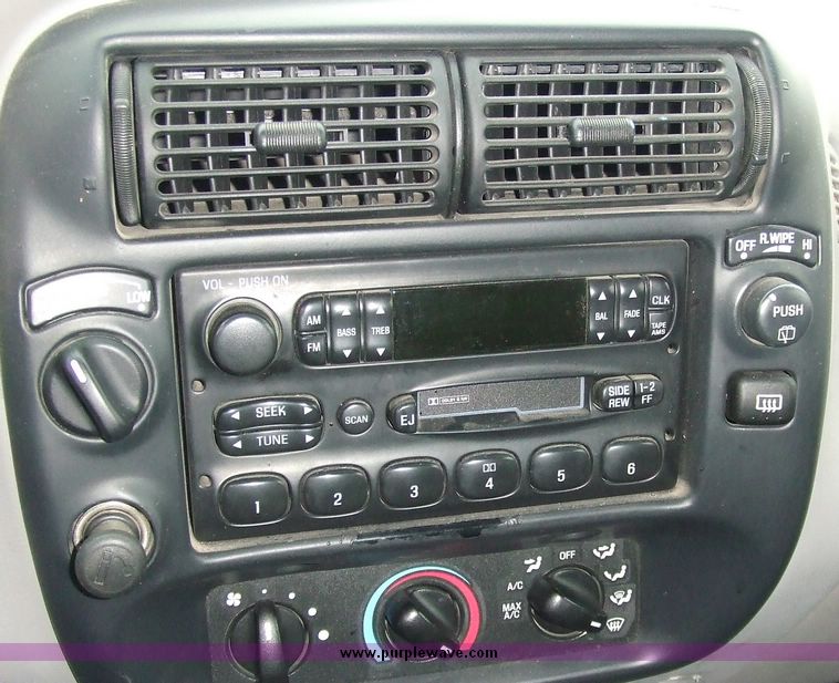 image for item 6652 2000 Ford Explorer XL