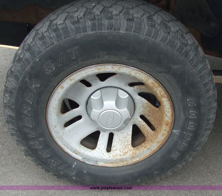 image for item 6652 2000 Ford Explorer XL