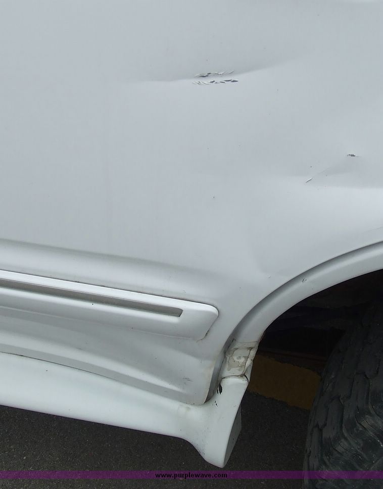 image for item 6652 2000 Ford Explorer XL