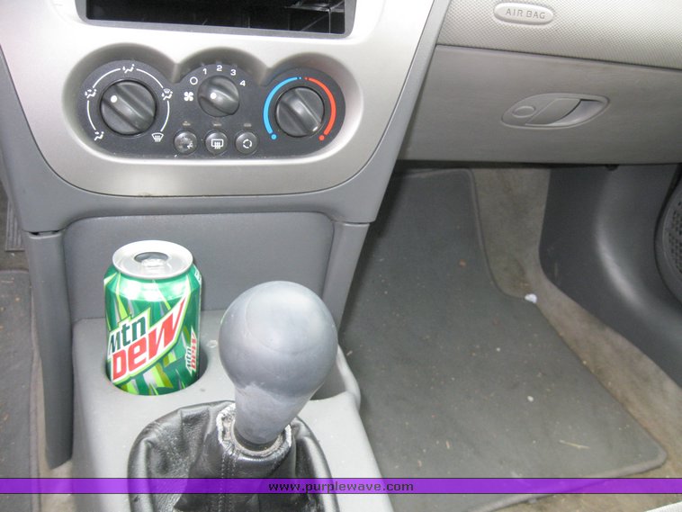 image for item 8200 2003 Saturn Ion