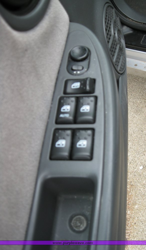 image for item 8200 2003 Saturn Ion