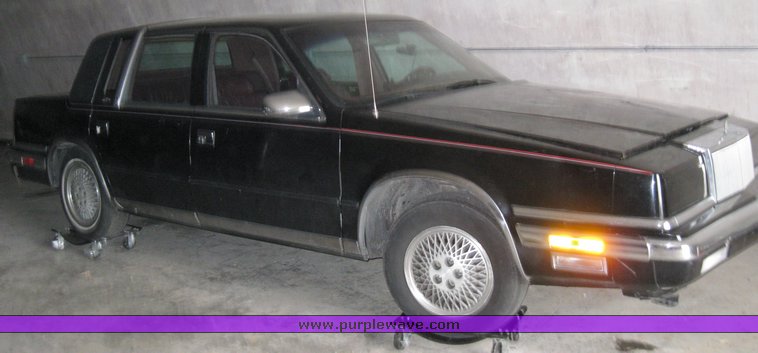 image for item 8201 1991 Chrysler New Yorker