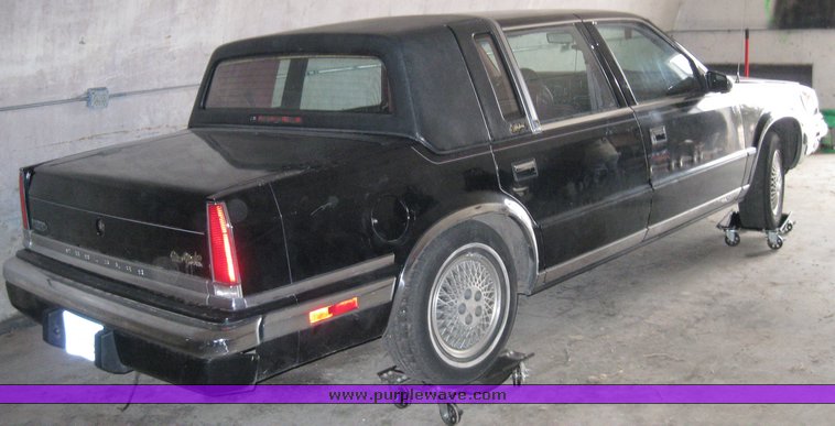 image for item 8201 1991 Chrysler New Yorker