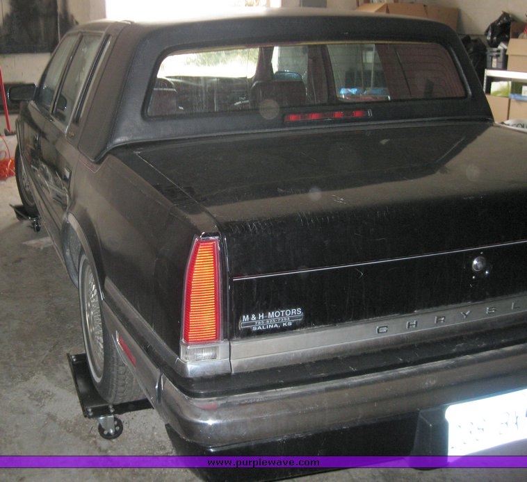 image for item 8201 1991 Chrysler New Yorker