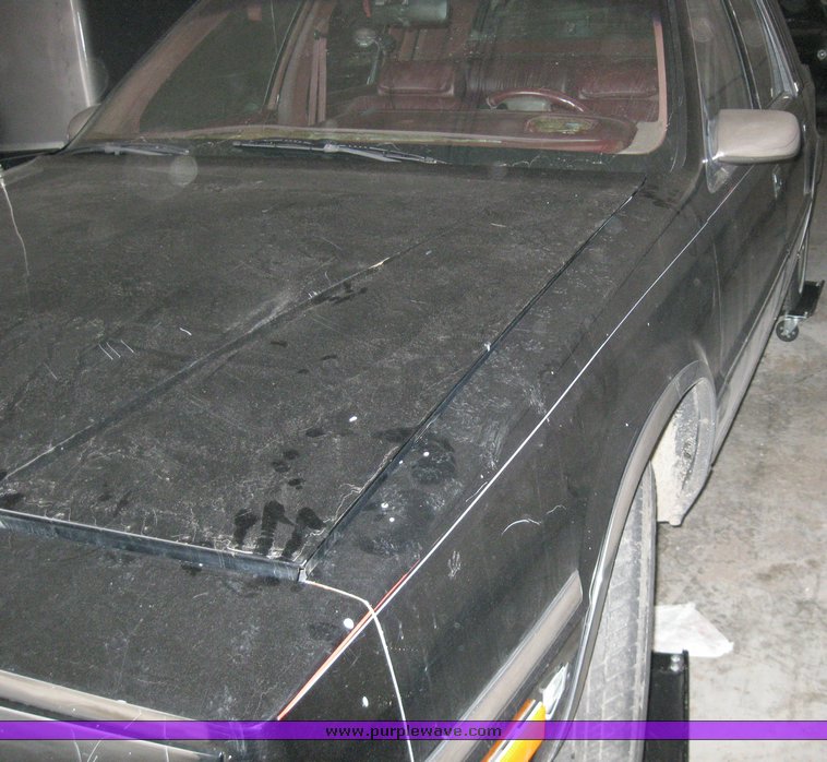 image for item 8201 1991 Chrysler New Yorker