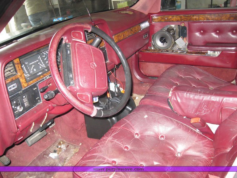 image for item 8201 1991 Chrysler New Yorker