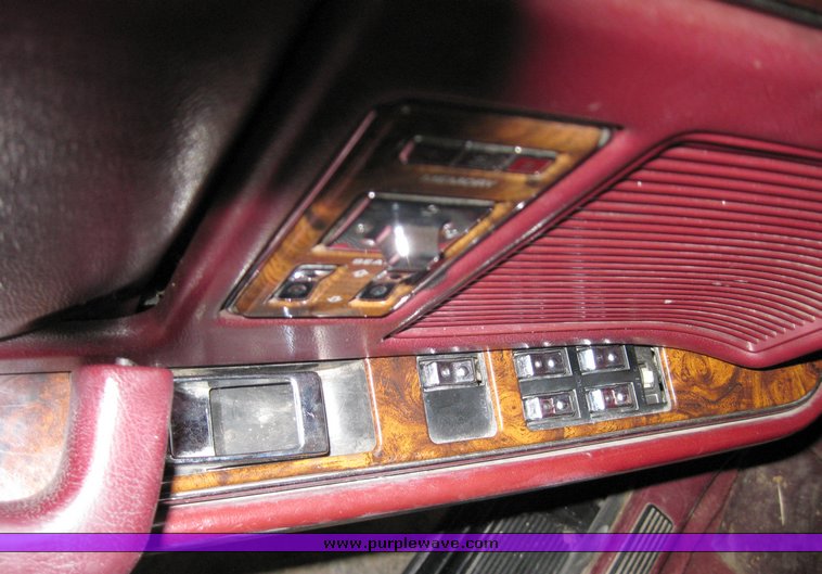 image for item 8201 1991 Chrysler New Yorker