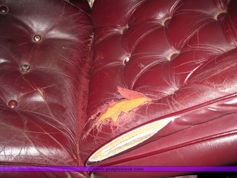 image for item 8201 1991 Chrysler New Yorker