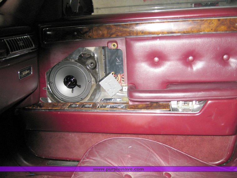 image for item 8201 1991 Chrysler New Yorker