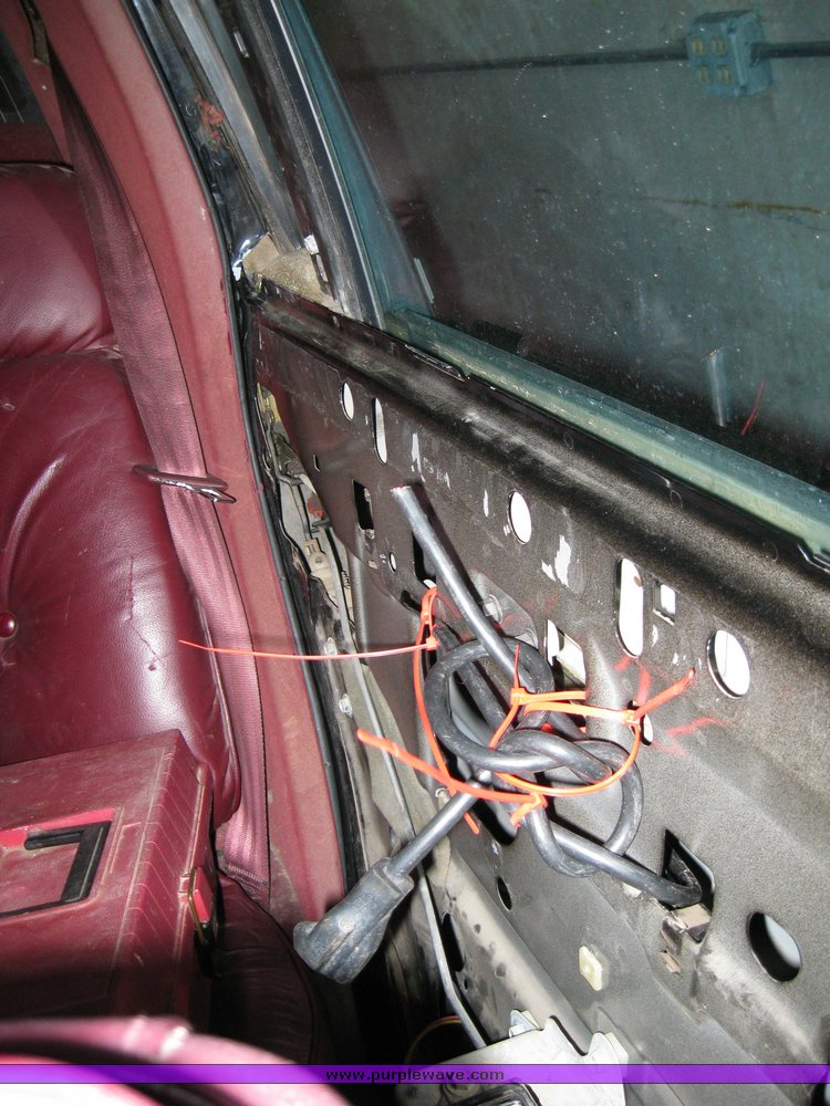 image for item 8201 1991 Chrysler New Yorker