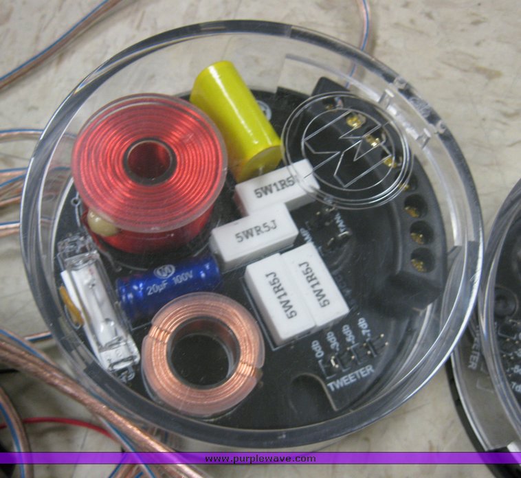 image for item 8251 Assorted electronics