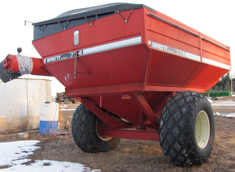 image for item 3013 Brent GC774 grain cart