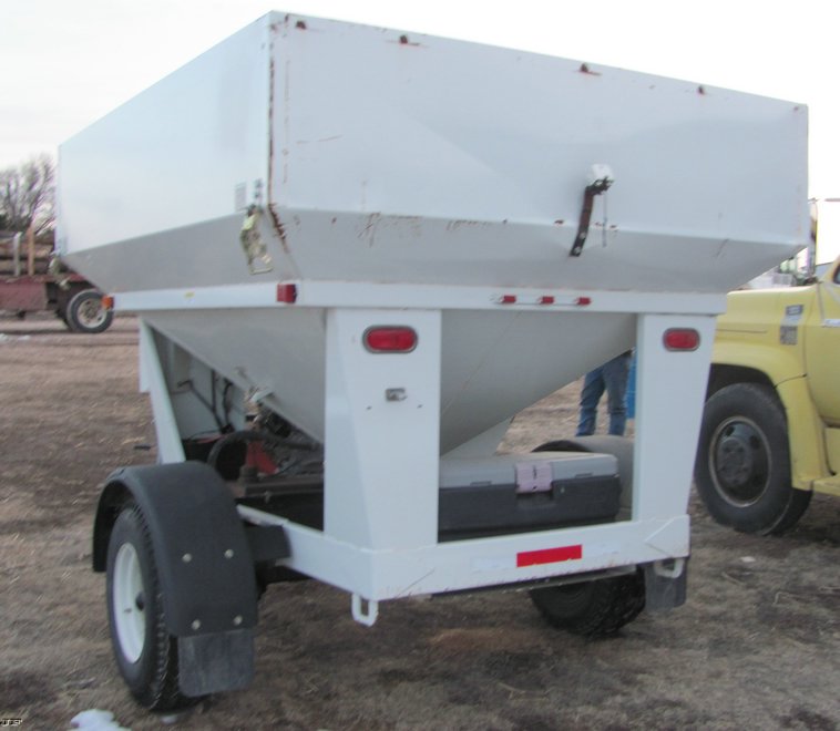 image for item 3016 Parker 1555 seed tender