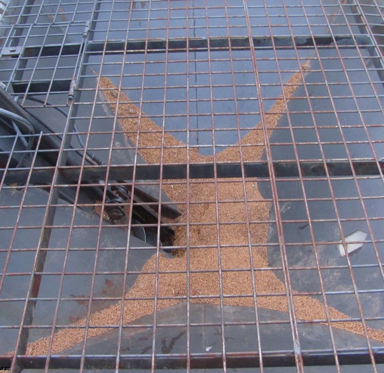 image for item 3016 Parker 1555 seed tender