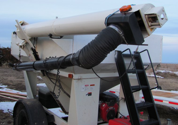 image for item 3016 Parker 1555 seed tender