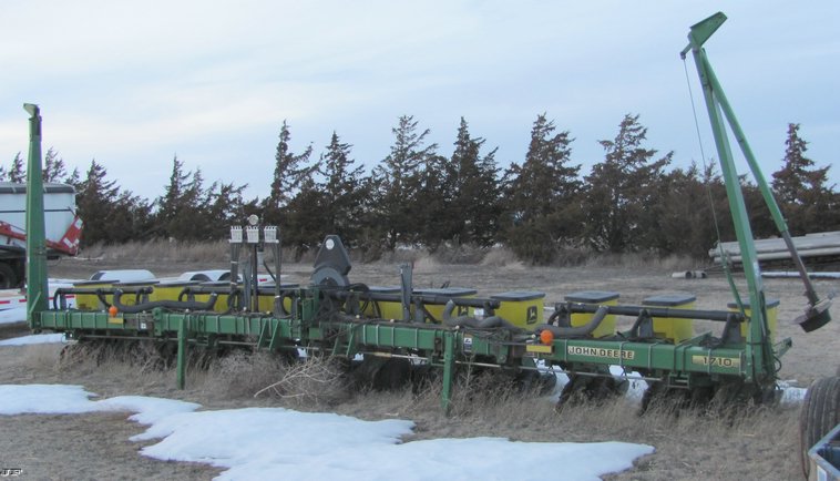 image for item 3018 John Deere 1710 MaxEmergePlus vacumeter planter