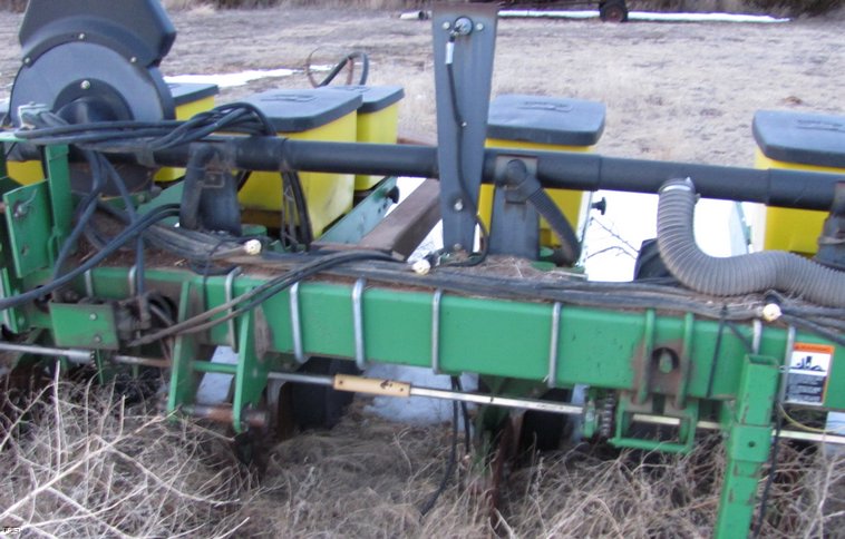 image for item 3018 John Deere 1710 MaxEmergePlus vacumeter planter