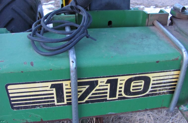 image for item 3018 John Deere 1710 MaxEmergePlus vacumeter planter
