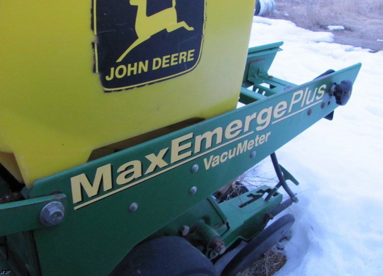 image for item 3018 John Deere 1710 MaxEmergePlus vacumeter planter