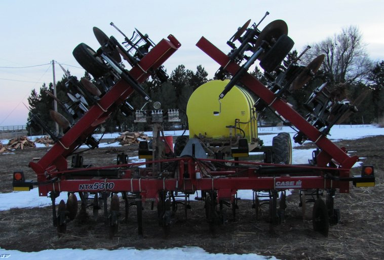 image for item 3019 Case NTX5310 DMI strip till tool bar with nurse tank