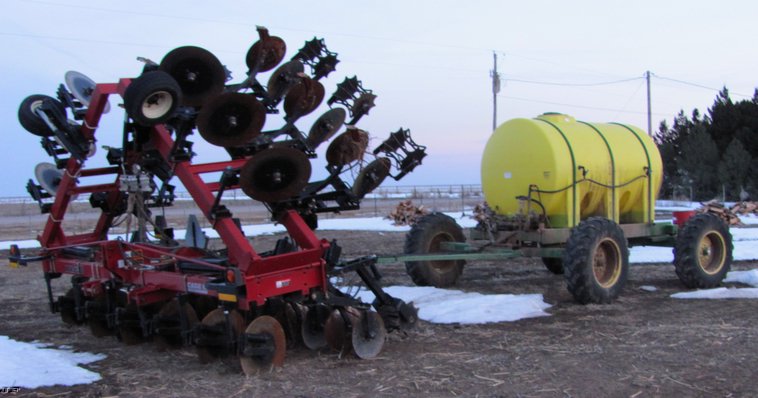 image for item 3019 Case NTX5310 DMI strip till tool bar with nurse tank