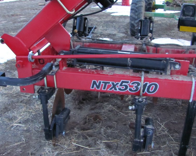 image for item 3019 Case NTX5310 DMI strip till tool bar with nurse tank