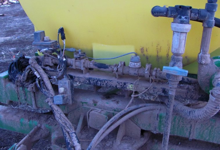 image for item 3019 Case NTX5310 DMI strip till tool bar with nurse tank