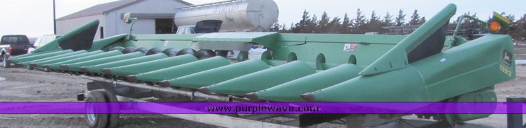 image for item 3020 2001 John Deere 1293 corn header
